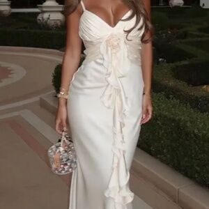 Yvonne Sleeveless V-Neck Flowers Flounce Maxi Dress